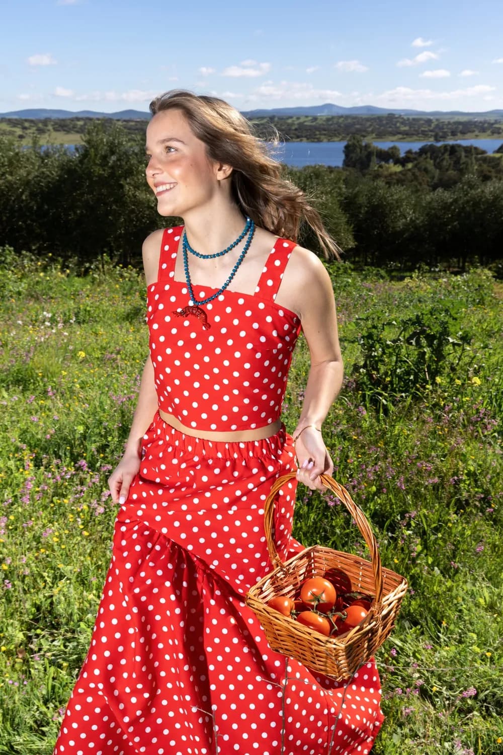 Top Polkadots: vermelho com bolas brancas