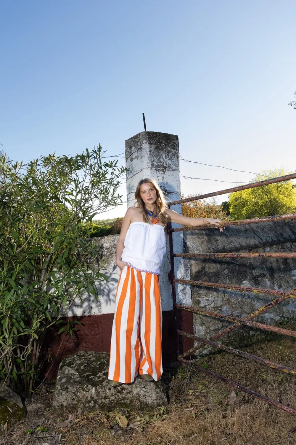 Calças Solé: riscas laranja e branco